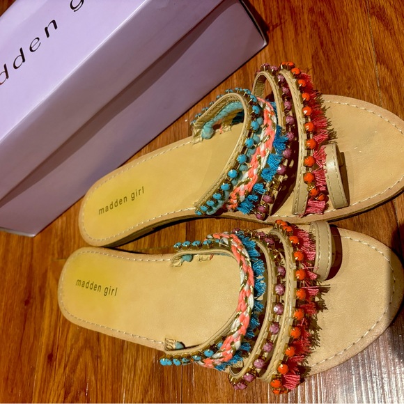 Madden Girl “Fiesta” Festive Toe Ring Sandal - Picture 3 of 3